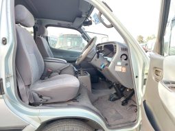 Toyota Hiace Van 2002 full