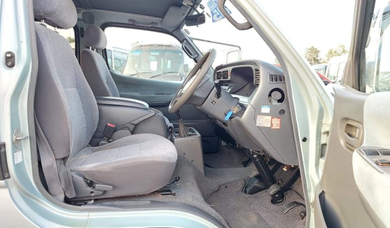 Toyota Hiace Van 2002 full