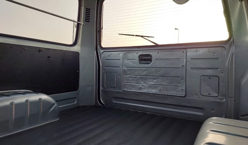 Toyota Hiace Van 2002 full