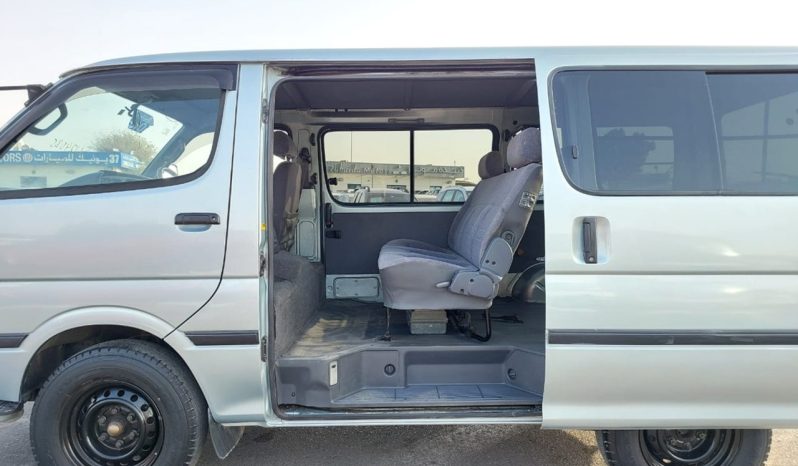 Toyota Hiace Van 2002 full