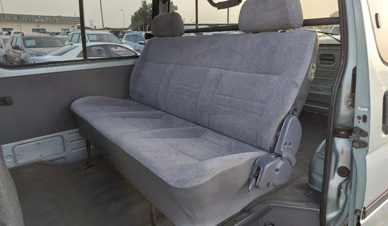 Toyota Hiace Van 2002 full