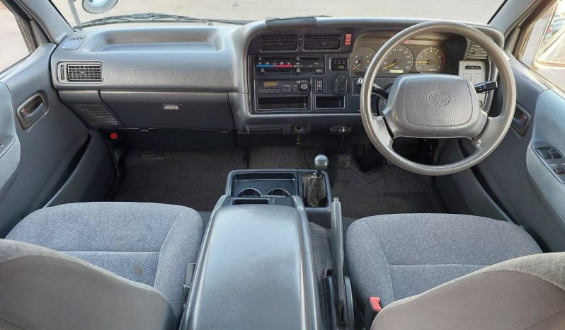 Toyota Hiace Van 2002 full
