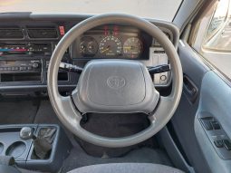 Toyota Hiace Van 2002 full