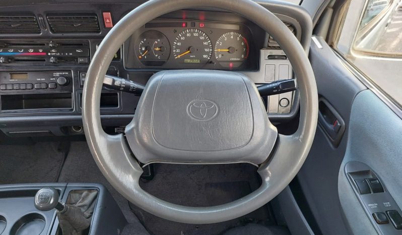 Toyota Hiace Van 2002 full