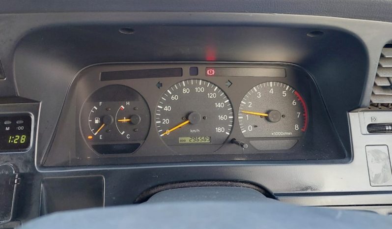 Toyota Hiace Van 2002 full