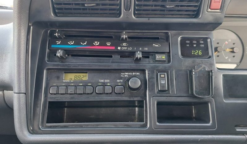 Toyota Hiace Van 2002 full