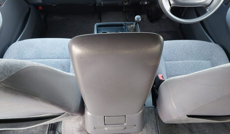 Toyota Hiace Van 2002 full