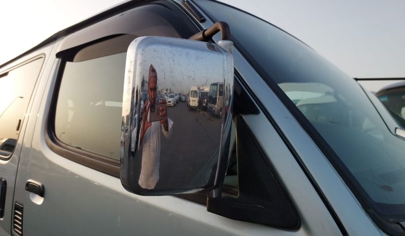 Toyota Hiace Van 2002 full