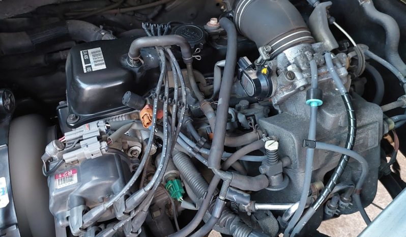 Toyota Hiace Van 2002 full