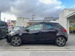 Mazda Demio 13C Smart Edition full
