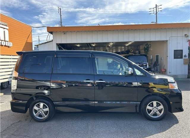 Toyota Voxy Z Kira 2007 full