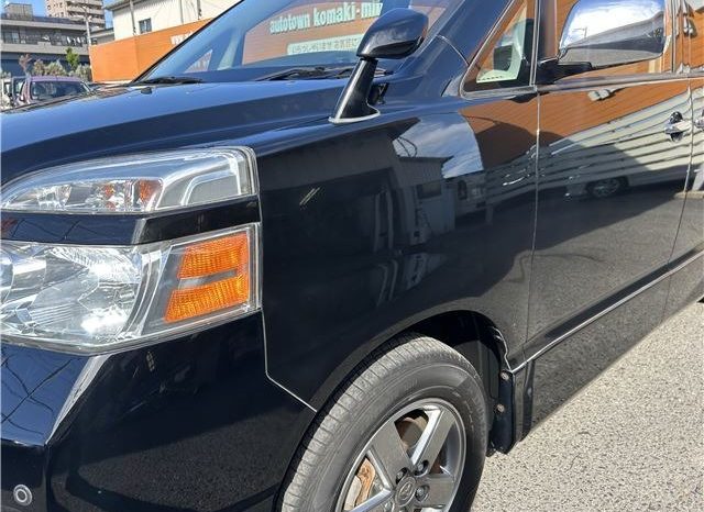 Toyota Voxy Z Kira 2007 full