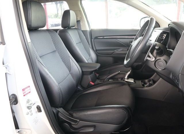 Mitsubishi Outlander PHEV G Safety Package 2015 full