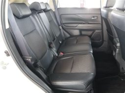 Mitsubishi Outlander PHEV G Safety Package 2015 full