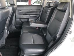 Mitsubishi Outlander PHEV G Safety Package 2015 full