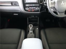 Mitsubishi Outlander PHEV G Safety Package 2015 full