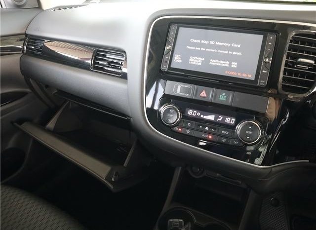 Mitsubishi Outlander PHEV G Safety Package 2015 full