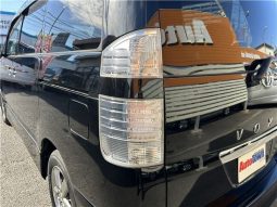 Toyota Voxy Z Kira 2007 full