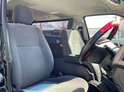 Toyota Hiace Van Super GL 2011 full