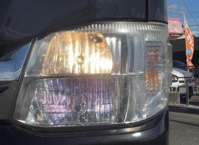 Toyota Hiace Van Super GL 2011 full