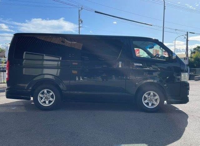 Toyota Hiace Van Super GL 2011 full