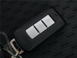 Mitsubishi Outlander PHEV G Safety Package 2015 full