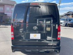 Toyota Hiace Van Super GL 2011 full