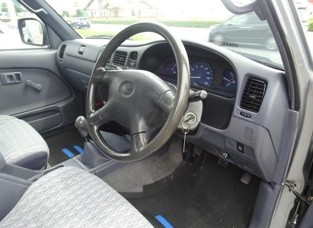 Toyota Hilux Delux 2004 full
