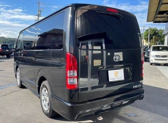 Toyota Hiace Van Super GL 2011 full