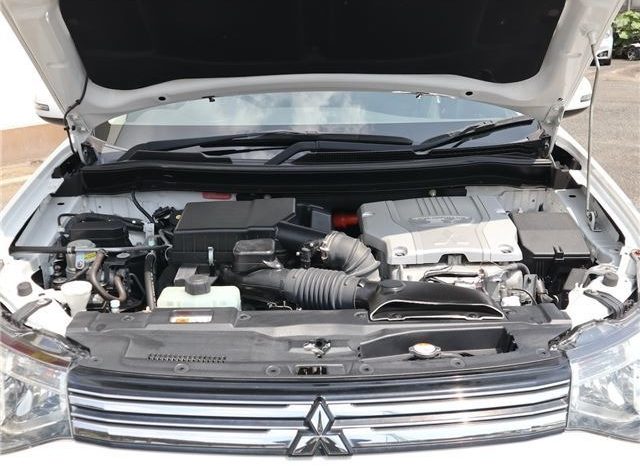 Mitsubishi Outlander PHEV G Safety Package 2015 full