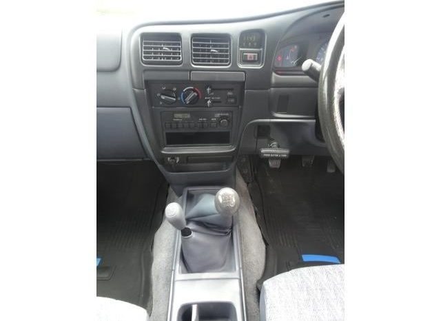 Toyota Hilux Delux 2004 full