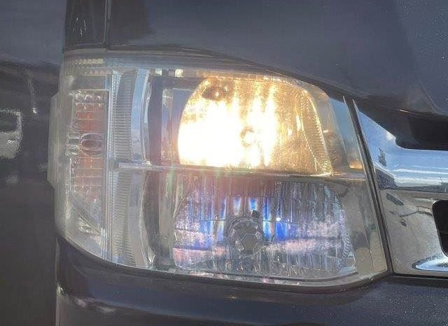 Toyota Hiace Van Super GL 2011 full