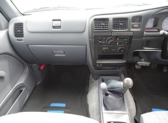 Toyota Hilux Delux 2004 full