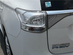 Mitsubishi Outlander PHEV G Safety Package 2015 full