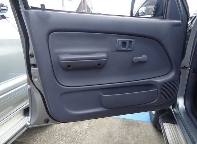 Toyota Hilux Delux 2004 full