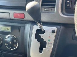 Toyota Hiace Van Super GL 2011 full