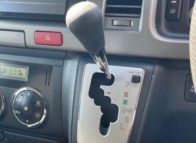 Toyota Hiace Van Super GL 2011 full