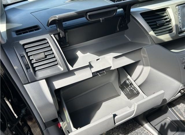 Toyota Voxy Z Kira 2007 full