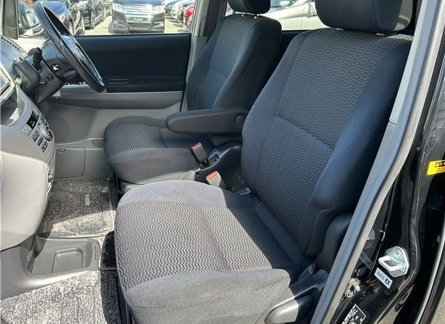 Toyota Voxy Z Kira 2007 full