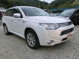 Mitsubishi Outlander PHEV G Navi Package 2013 full