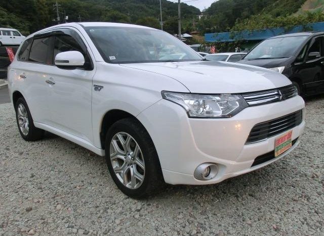 Mitsubishi Outlander PHEV G Navi Package 2013 full