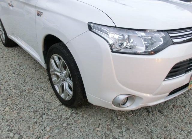 Mitsubishi Outlander PHEV G Navi Package 2013 full