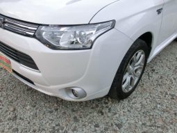 Mitsubishi Outlander PHEV G Navi Package 2013 full