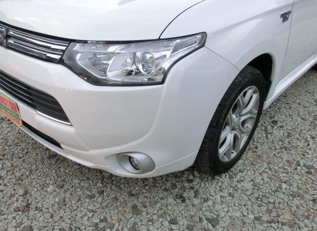 Mitsubishi Outlander PHEV G Navi Package 2013 full