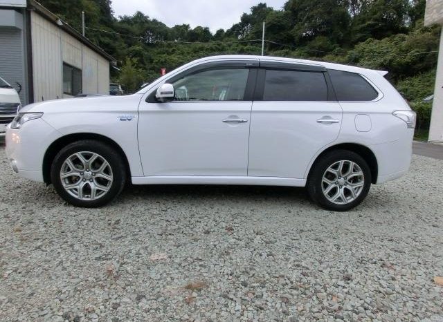 Mitsubishi Outlander PHEV G Navi Package 2013 full