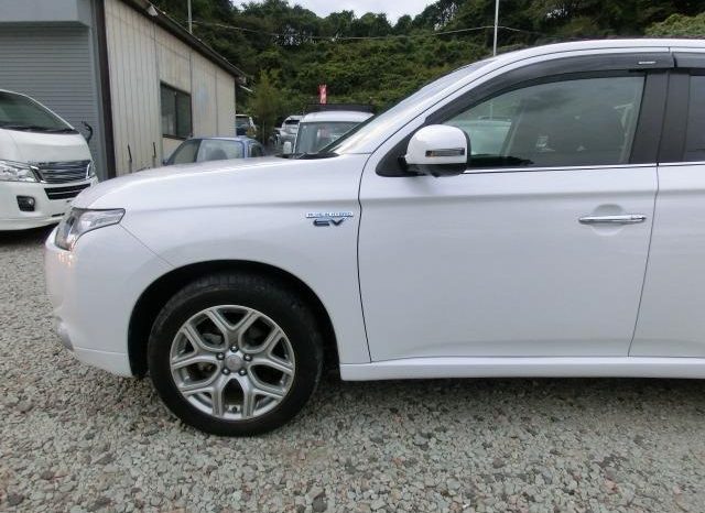 Mitsubishi Outlander PHEV G Navi Package 2013 full