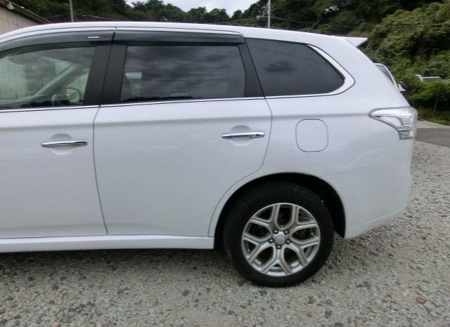 Mitsubishi Outlander PHEV G Navi Package 2013 full