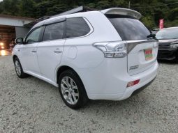 Mitsubishi Outlander PHEV G Navi Package 2013 full