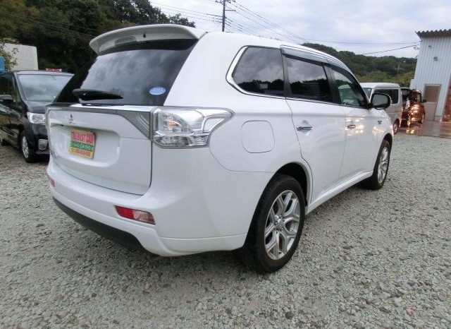 Mitsubishi Outlander PHEV G Navi Package 2013 full
