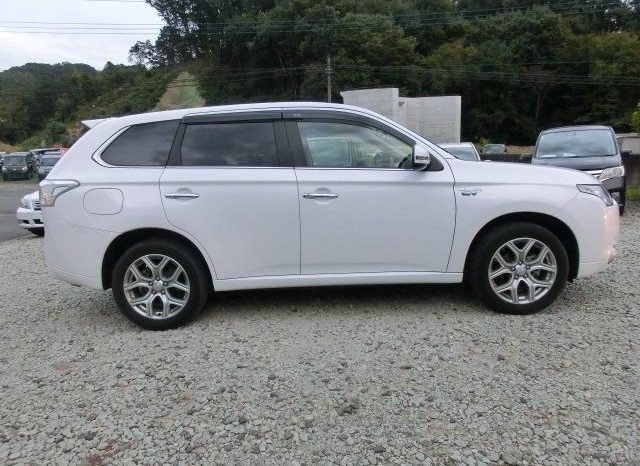 Mitsubishi Outlander PHEV G Navi Package 2013 full